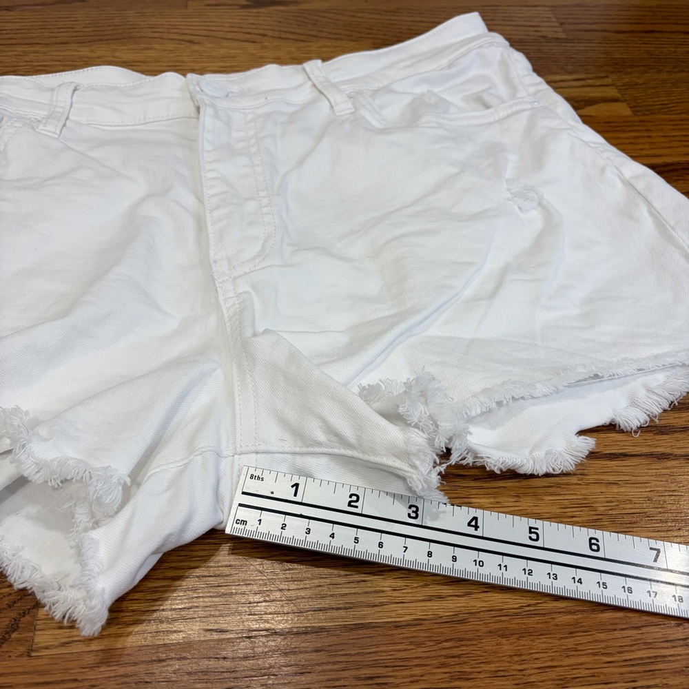 KUT from the Kloth Jane High Rise Short with Fray (Optic White) (12) - Picture 10 of 11